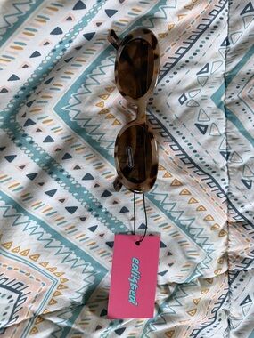 Edikted Pink Hang Tag with Teal Logo